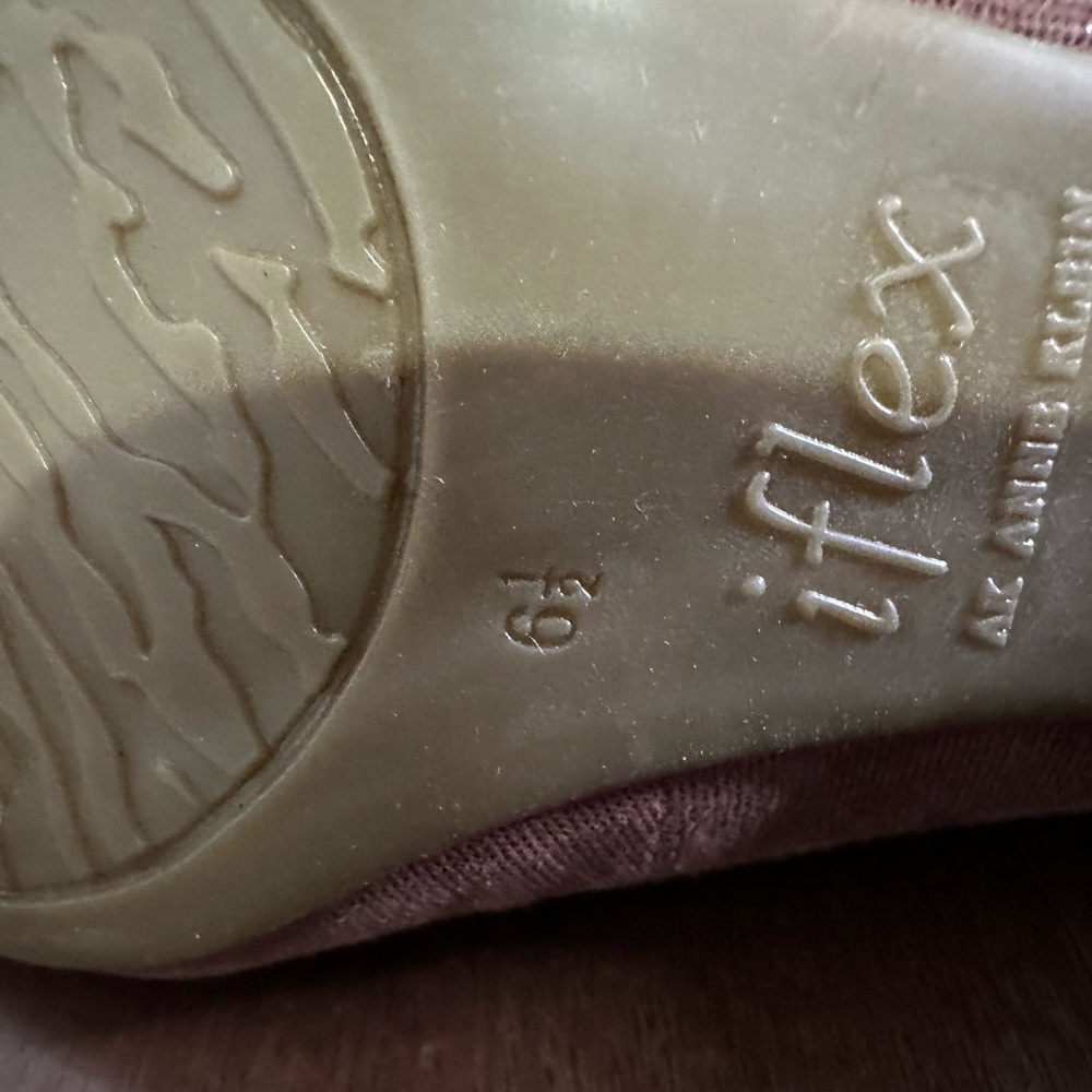 Ann Klein Dusty Rose Mauve heels with floral detail. Like NEW never worn. - Picture 4 of 4
